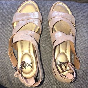 BRAND NEW Metallic gold sandals